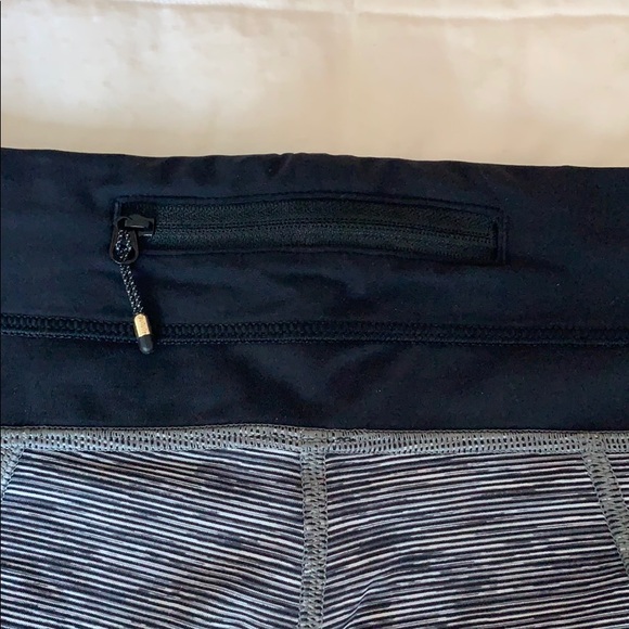 Lululemon Cropped Leggings - Picture 4 of 5